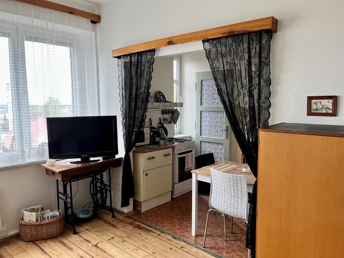 Nové Město nad MetujíSlunny Byt S Krasnym Vyhledemアパートメント エクステリア 写真
